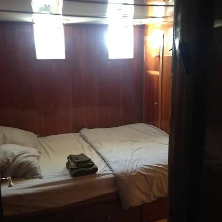 Bateau Yachting 船屋 *