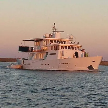 Bateau Yachting 船屋 *