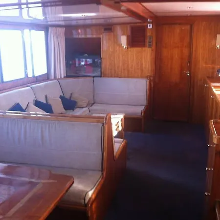 Bateau Yachting 船屋